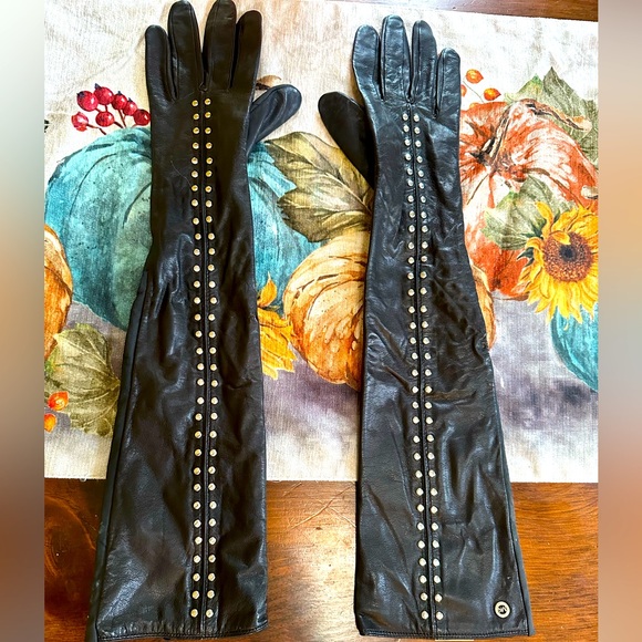 Micheal Kors Medium Sized Driving Gloves. - Picture 1 of 15